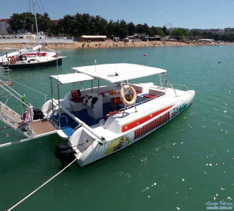 Морские прогулки на катамаране