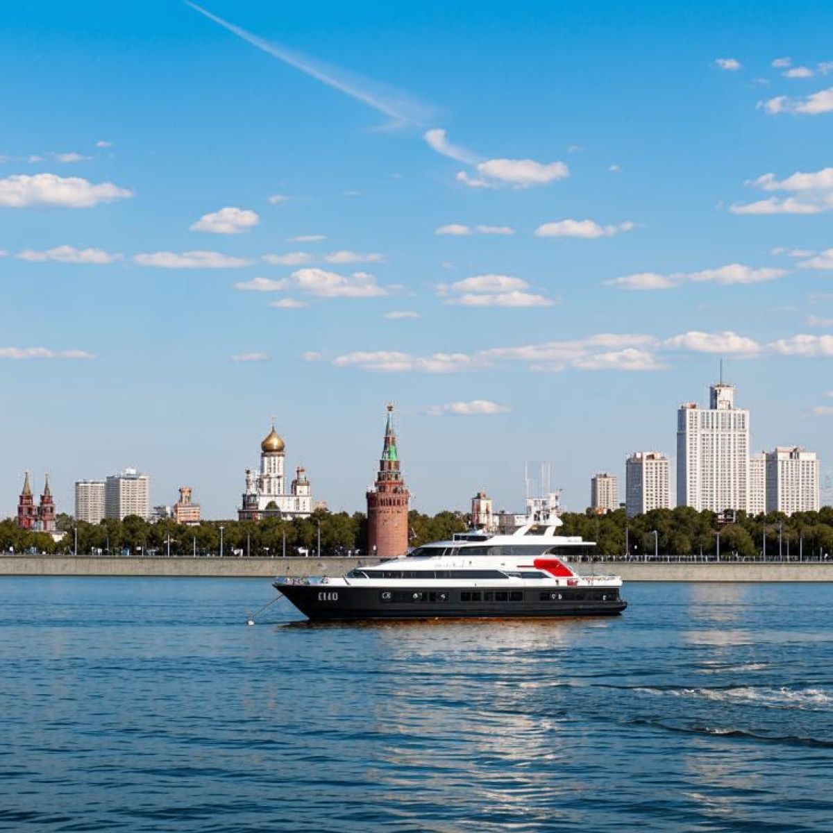Аренда яхты для незабываемого дня рождения в самом сердце города